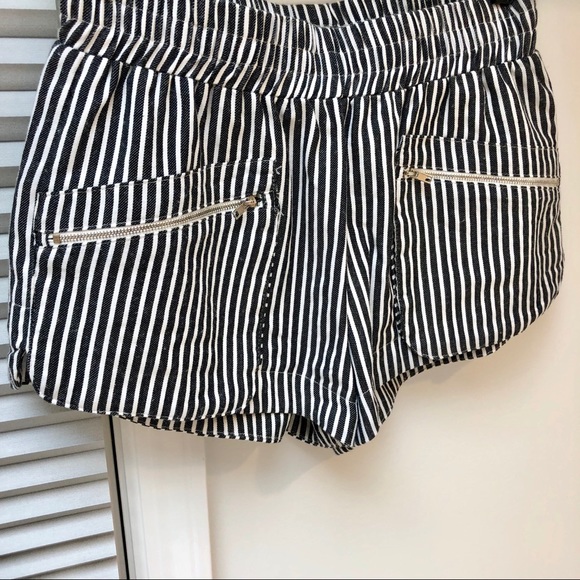 RUMOR BOUTIQUE STRIPED SHORTS - Picture 2 of 5